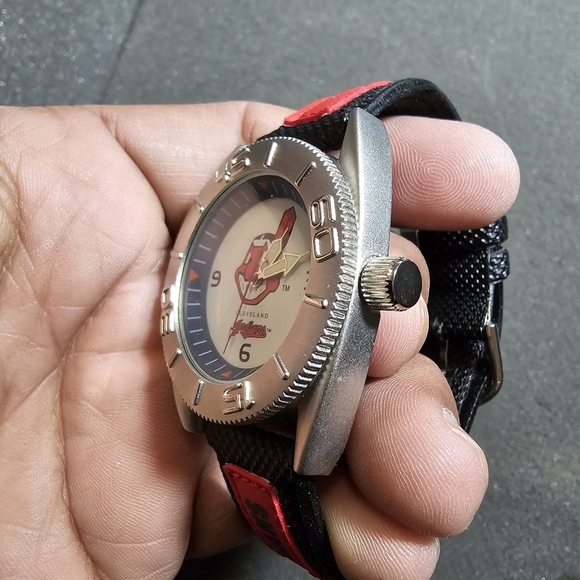 Cleveland Indians Mlb Sports Mens Quartz Fashion Watch Silver Tone Working shows - Picture 7 of 9